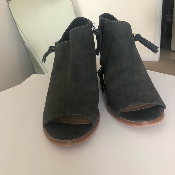 open toed booties - Picture 3 of 7